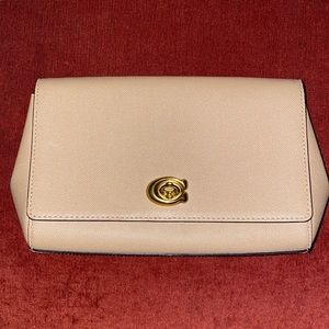 Cute clutch! Only used a few times